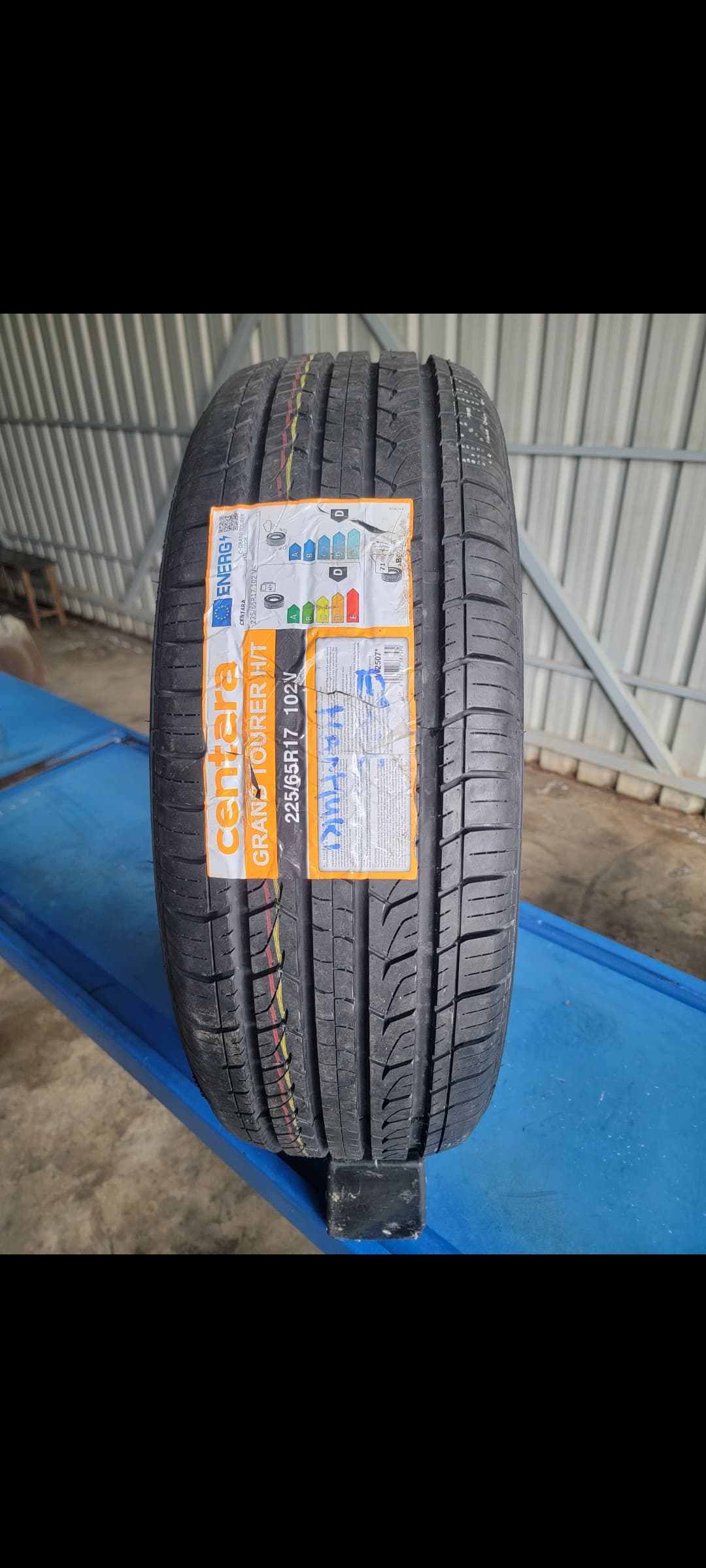 Centara 225/65 R17 HT