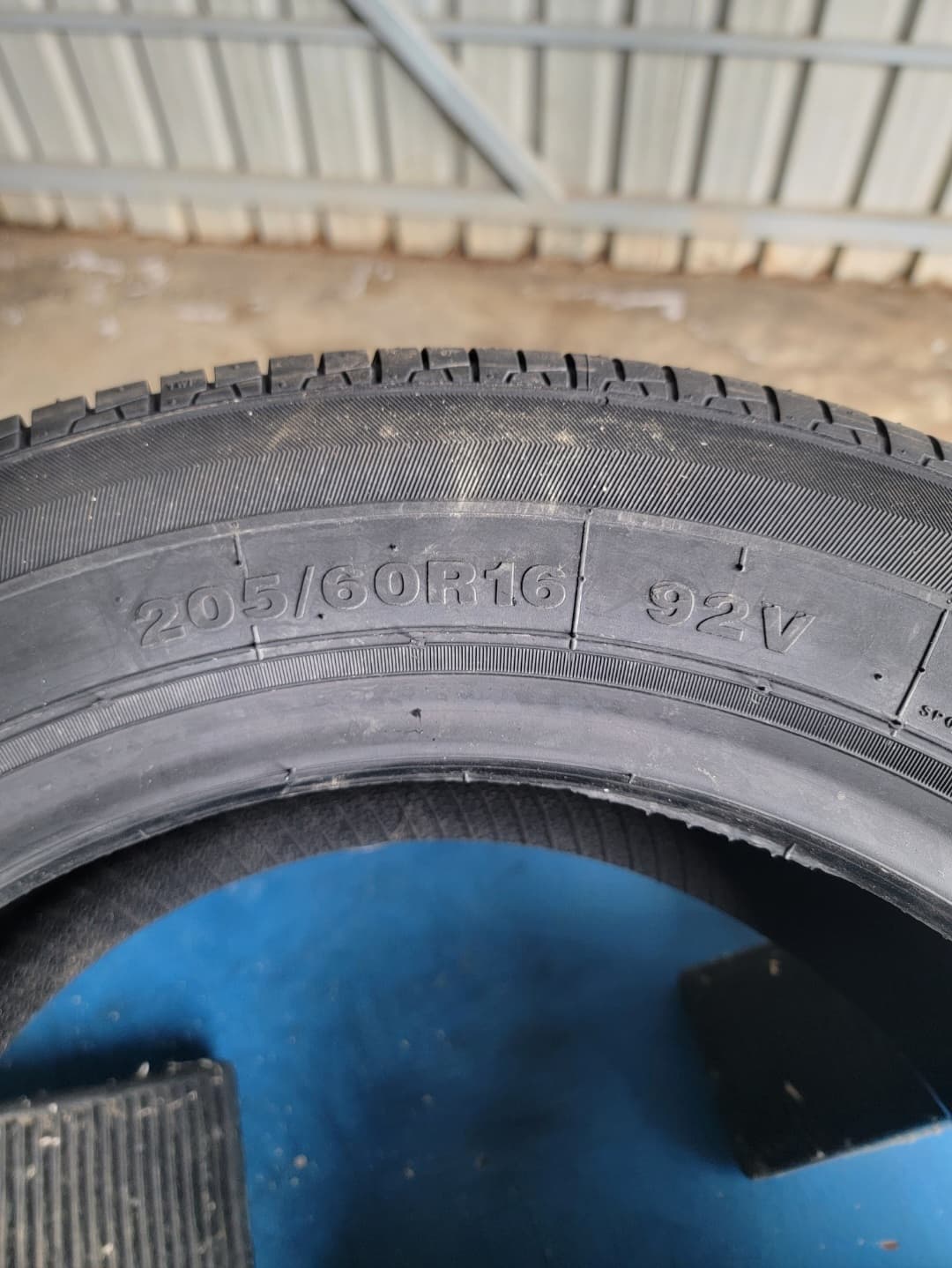 DOUBLE KING 205/60 R16 HT