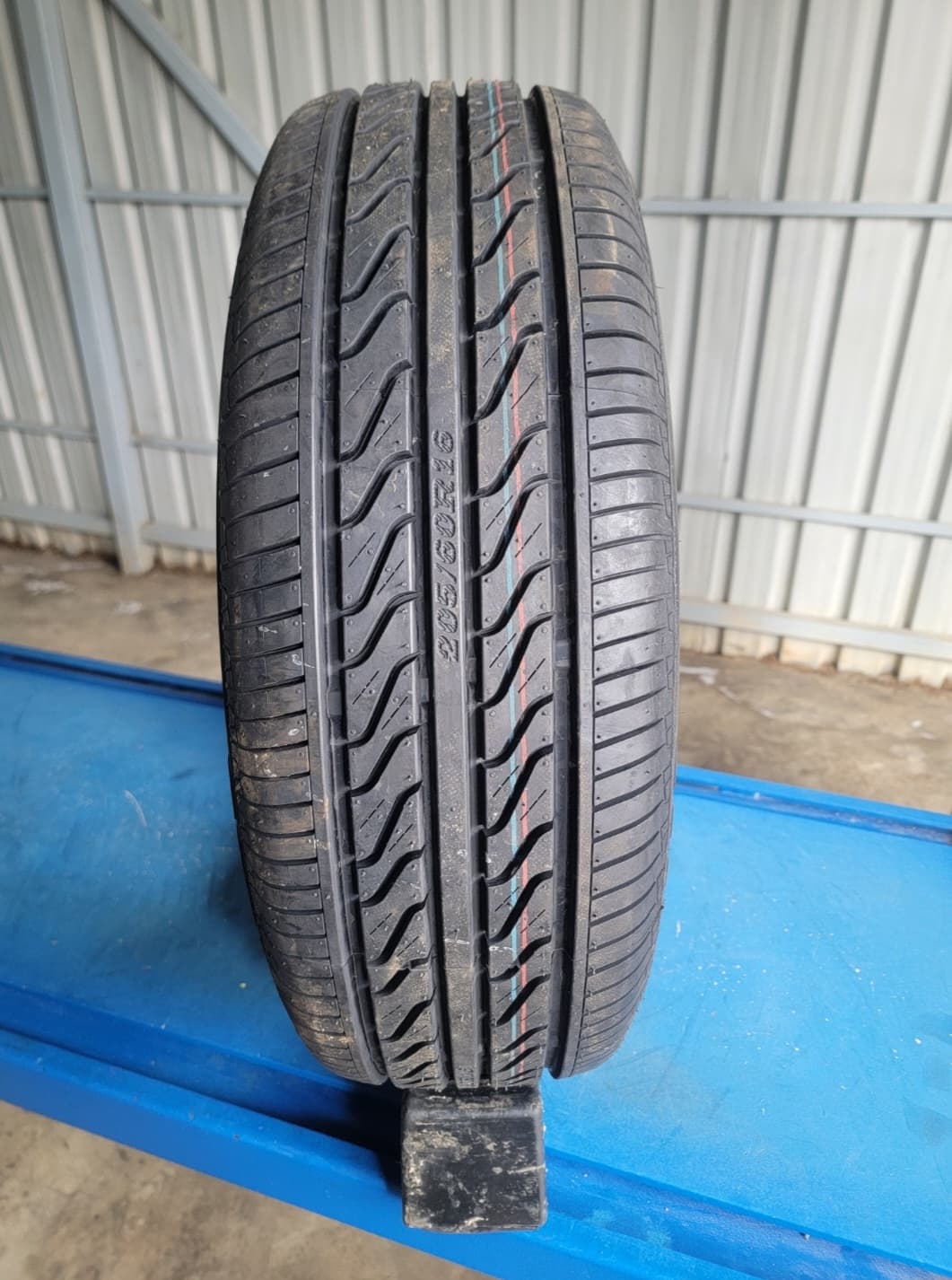DOUBLE KING 205/60 R16 HT