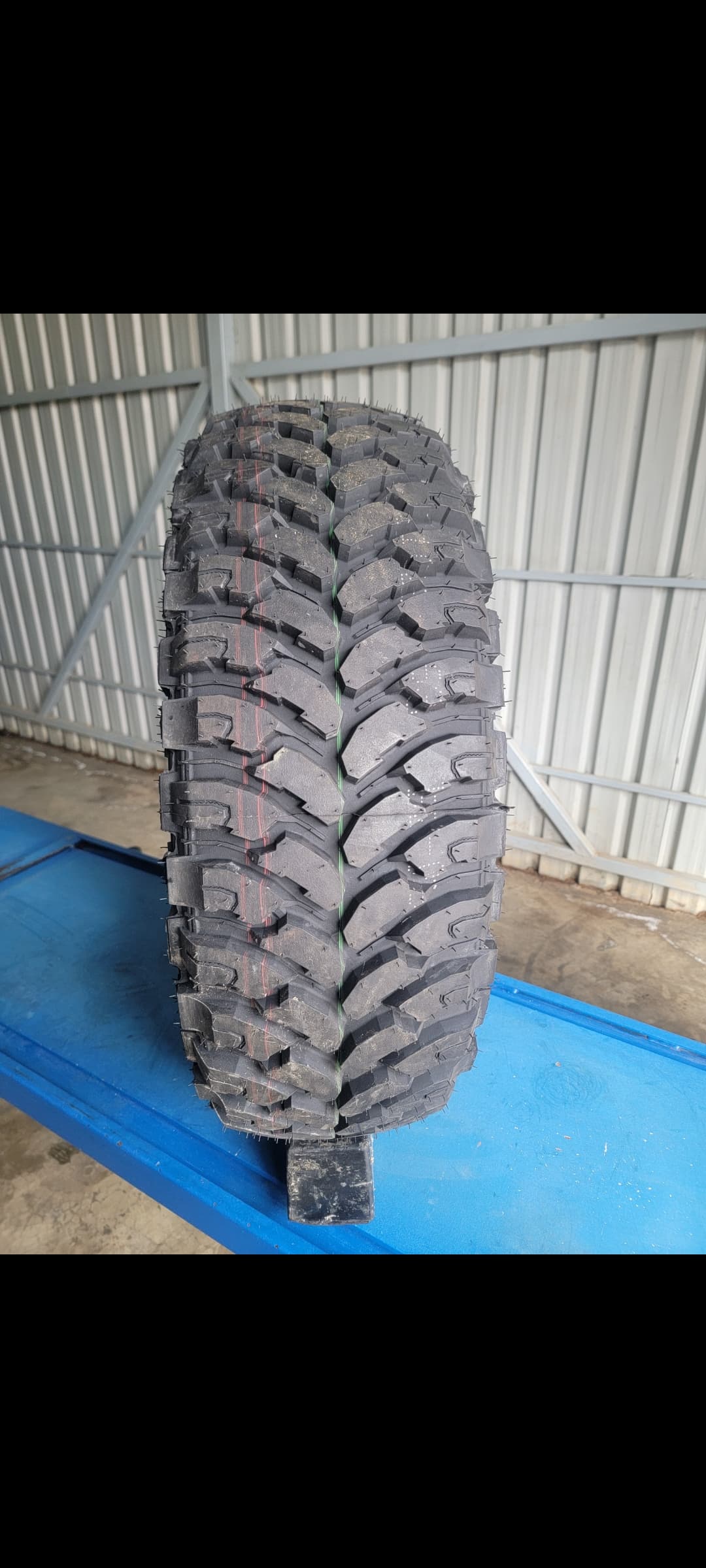 Comforser 265/75 R16 MT