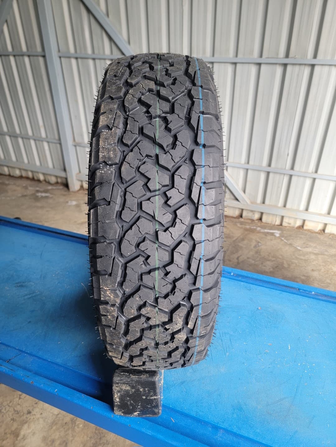 Comforser 185/70 R14 AT
