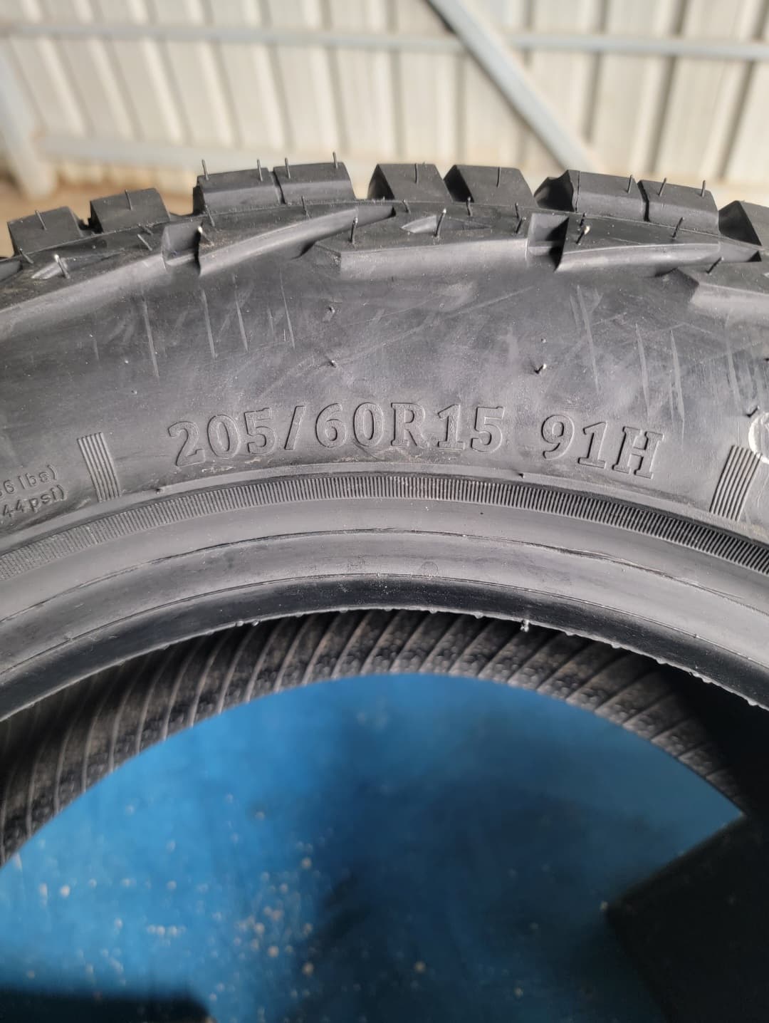Comforser 205/60 R15 AT